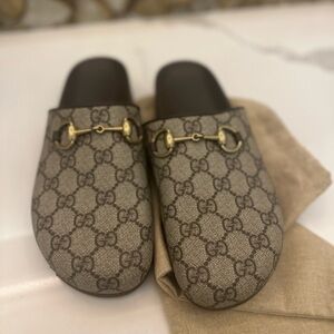 Size 37. Brand new. Gucci clogs. Classic Gucci brown color.